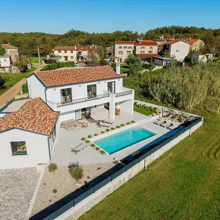 Nina By Interhome Vila